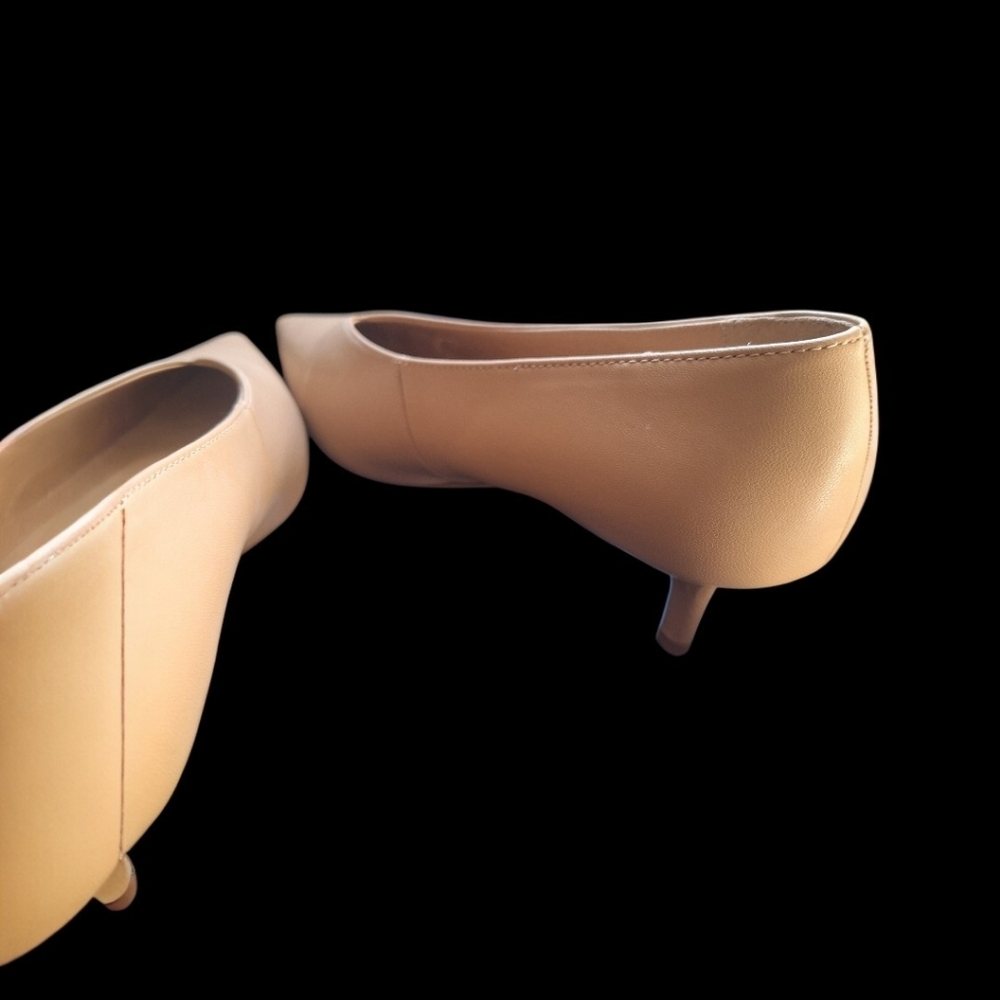 Elegant Cream H&M Women's Shoes - Picture 2 of 5